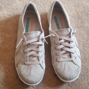 Sketchers Sneakers